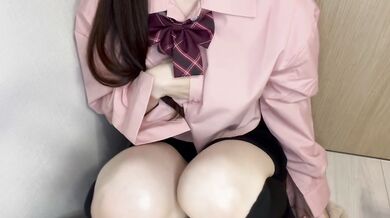 Borrowed a toy in secret 18 Japanese girl orgasms with drippy solo session