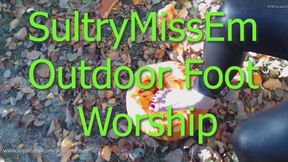 Outdoor foot worship