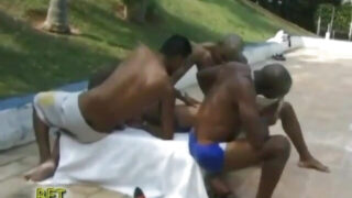 Gangbang interracial, dupla penetração – vagabunda fodida no cu