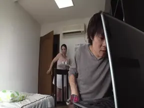 M952G06 Bottomless libido SEX of a frustrated mature woman who sucks on a young meat stick and makes her with her mouth!