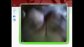 Pamela mostrandose por webcam