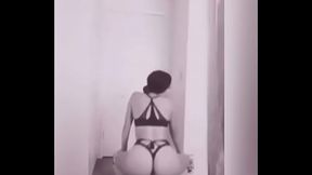 Bailando en tanga