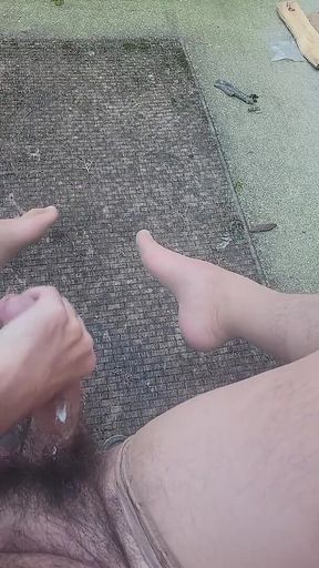 Cumming Hard Outdoors in Nylons
