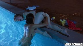 Sexy Slim Lusty Babes Ivy Wolfe & Janice Griffith Go Nuts In Exciting Lesbian Duo In the Pool