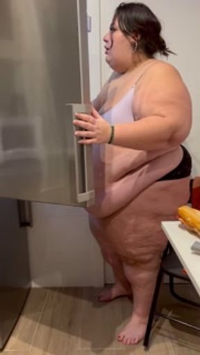 Ssbbw 18 years old doesn't fit in the kitchen