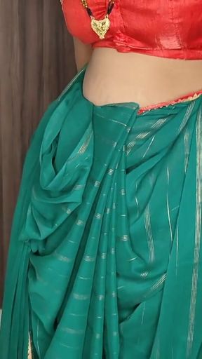 Iconic moment from "Komal's husband made the maid Bai stand at the door and enter her"