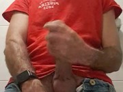 Paja en el baño y corrida explosiva