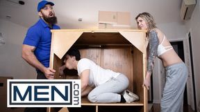 Hot - Nicki Hunter erwischt ihren Freund Enzo Müller beim Saugen von Chuck Hunter und schließt sich prompt an