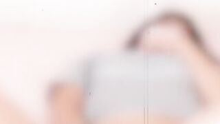 電マで過激な潮吹き。グレーのスウェットを着てたら染みちゃった・・・