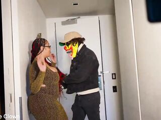 Super Duper Wench Gets Screwed Throughout The Walls At Illustrious Hotel In Vegas By A Clown