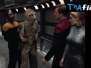 Jeri Ryan Hawt Scene  in Star Trek: Voyager