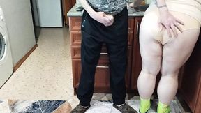 dick jerking in the kitchen and cum in mother-in-law&#039;s mouth