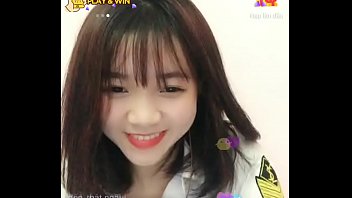 Em nữ sinh dễ thương livestream Uplive