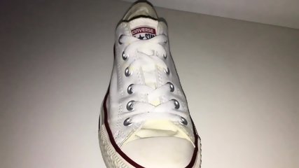 My Sisters Shoes: White Converse low