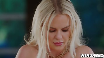 Big ass blonde MILF Slimthick Vic fucks hot dick