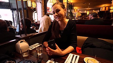 Tina explore avec gourmandise tous les plaisirs qu’offre Paris !