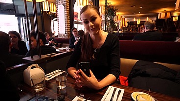 Tina explore avec gourmandise tous les plaisirs qu’offre Paris !