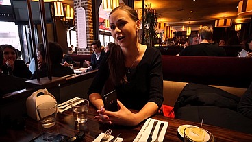 Tina explore avec gourmandise tous les plaisirs qu’offre Paris !