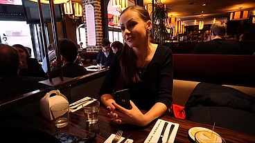 Tina explore avec gourmandise tous les plaisirs qu’offre Paris !