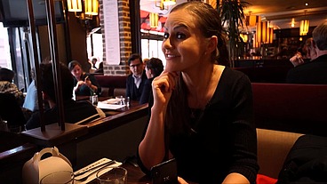 Tina explore avec gourmandise tous les plaisirs qu’offre Paris !