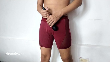 Verga dura en boxer rojos