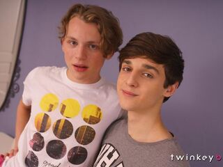 TwinkeyBoy - Tom Banged By Hard Uncut Wang
