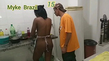 Diarista Roberta dias vei faser faxina na minha casa e acabou com um clima de sexo