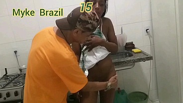 Diarista Roberta dias vei faser faxina na minha casa e acabou com um clima de sexo