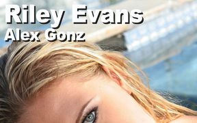 Riley Evans & Alex Gonz poolside blowjob & facial