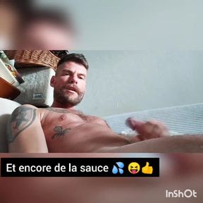 Tattooed hunk jerks off and squirts