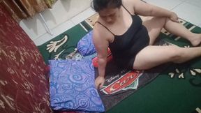 (part 1) Horny Chubby Stepmother Wants to Be Fucked