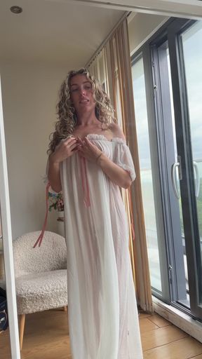 Teasy POV booty shows wet pussy