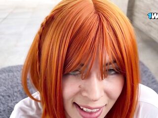 HERMOSA LATIN CHICK PELIRROJA ENSEÑA SU GRAN Y DELICIOSO CULO AL AIRE LIBRE EN LA TERRAZA DE SU CASA