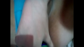 Botando um desodorante inteiro no cuzinho