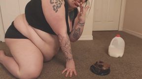 Goth SSBBW wants the cake! - Fat
