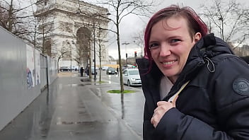 balade dans le metro parisien et rencontre d&#039_un fan qui m&#039_invite dans une salle d&eacute_saff&eacute_ct&eacute_