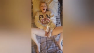 Vea Chevelle tries inflatable dildo