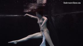 Andrejka does astonishing underwater moves