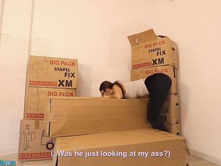 Moving dude fucks big booty cutie