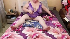 Girlfriend Masturbates Her Big Pussy at Any Free Time