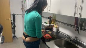 buttcrack in jeans when i cook