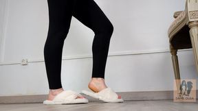 (551) Shoe Collection: Fluffy House Slippers - Dame Olga (4K, MP4)