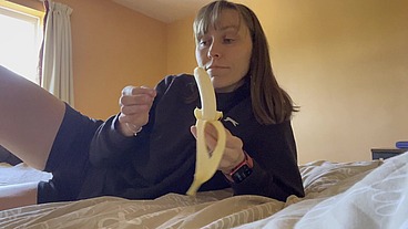 I LOVE sucking on bananas