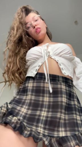 Petite amateur shows off her homemade pussy on OnlyFans