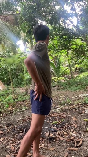 Young Pinoy Twink Jerks off Secretly Outdoors
