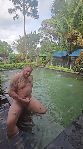 Jimbob Wanking in Pool