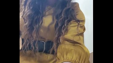 Travesti masturbandose en ba&ntilde_os publicos