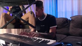 tocando piano nu