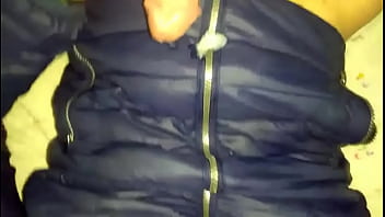 Sborrata sul mio giubbino