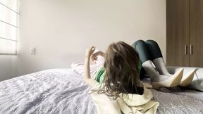 I love that she crushes me so I can feel her heels and ass on my face until she cums